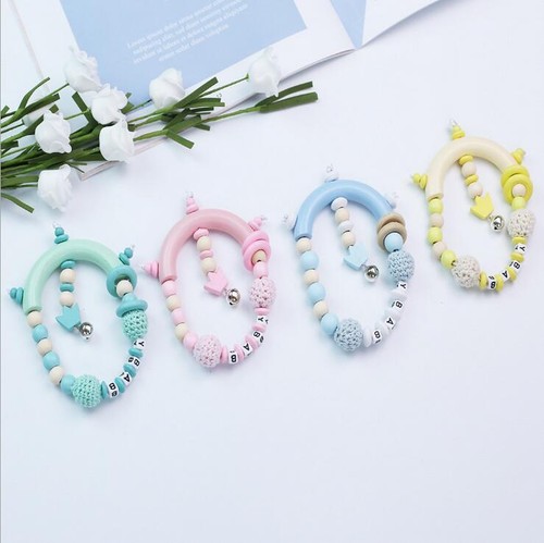 teether hand